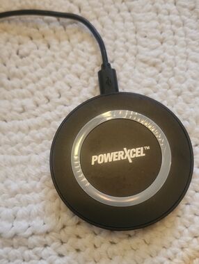 Black Wireless Charging Pad - Fast USB Charger With Charging Cord